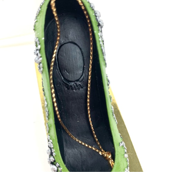 MMA Green and Cream Pump Shoe ornament Roger Vivier for Dior hand painted - Picture 2 of 8